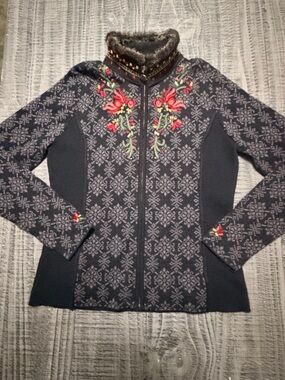 Black Embroidered Floral Zip-Up Fleece Sweater Jacket w Faux Fur Collar